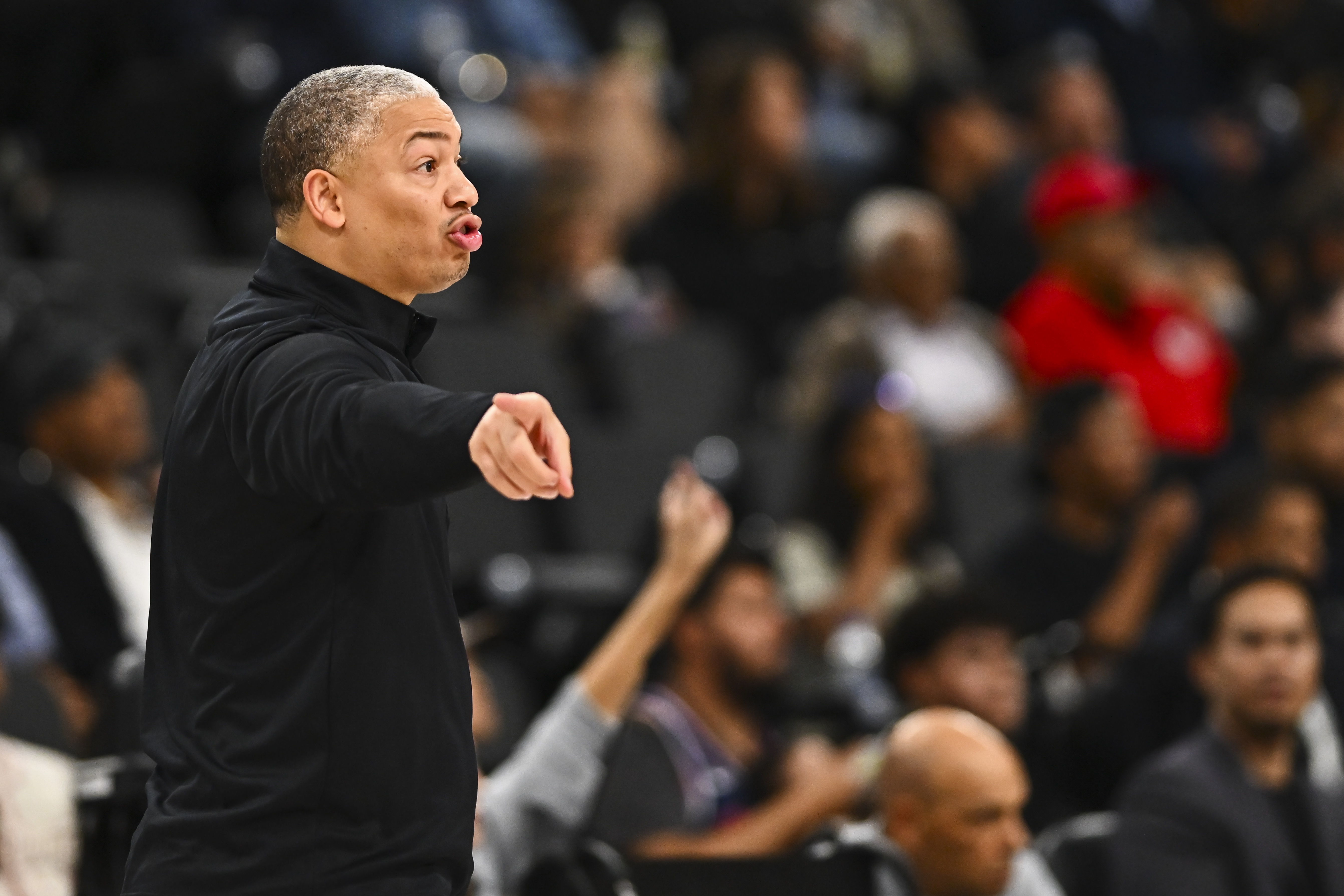 卢：我们第一节的防守效率是155 需要避免开局的松懈和慢热