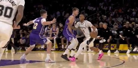 危险!东契奇防守再被吹犯规 个人犯规已累计5次