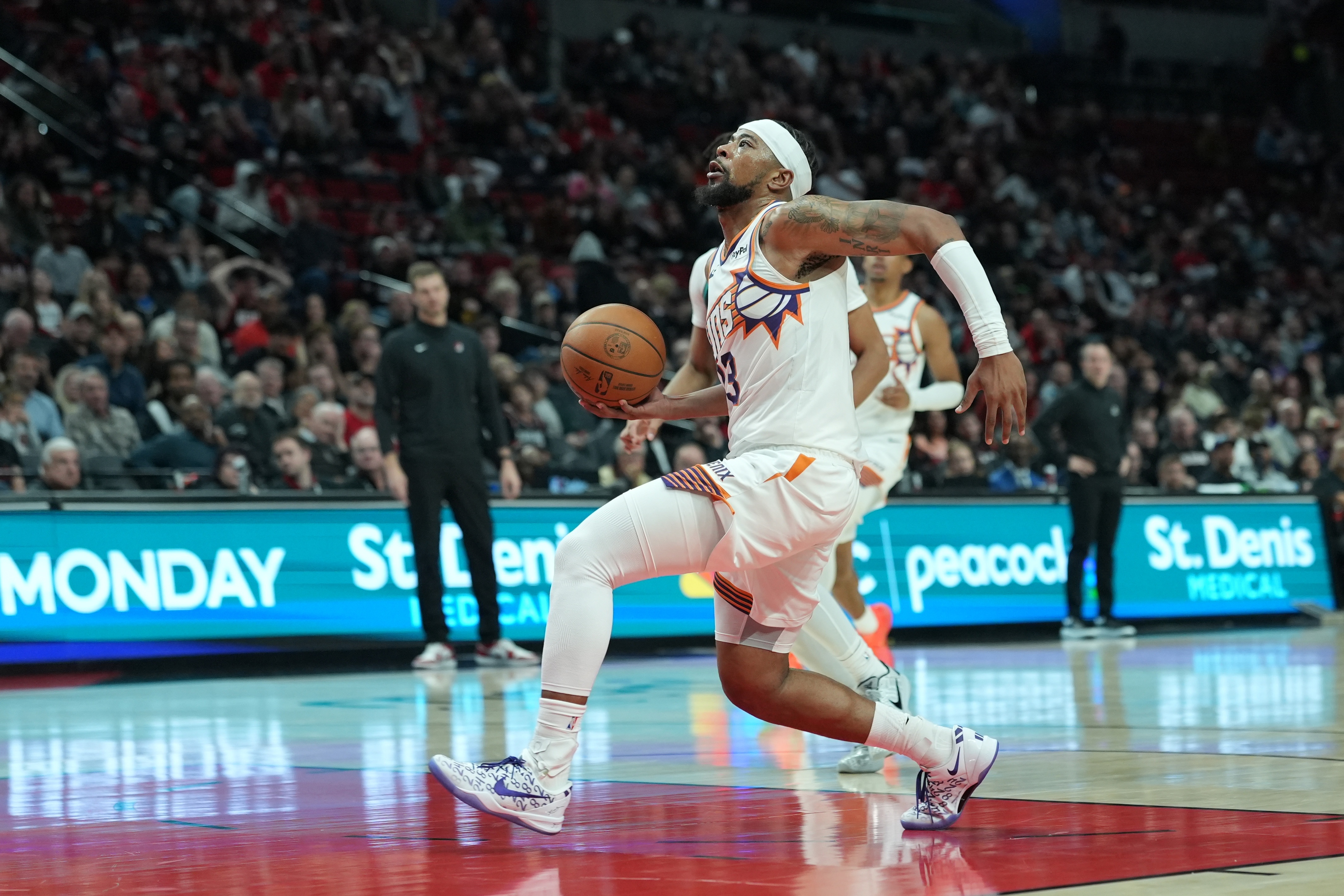 表现不错！古德温替补10中5&三分7中3拿到13分 另有5助3断