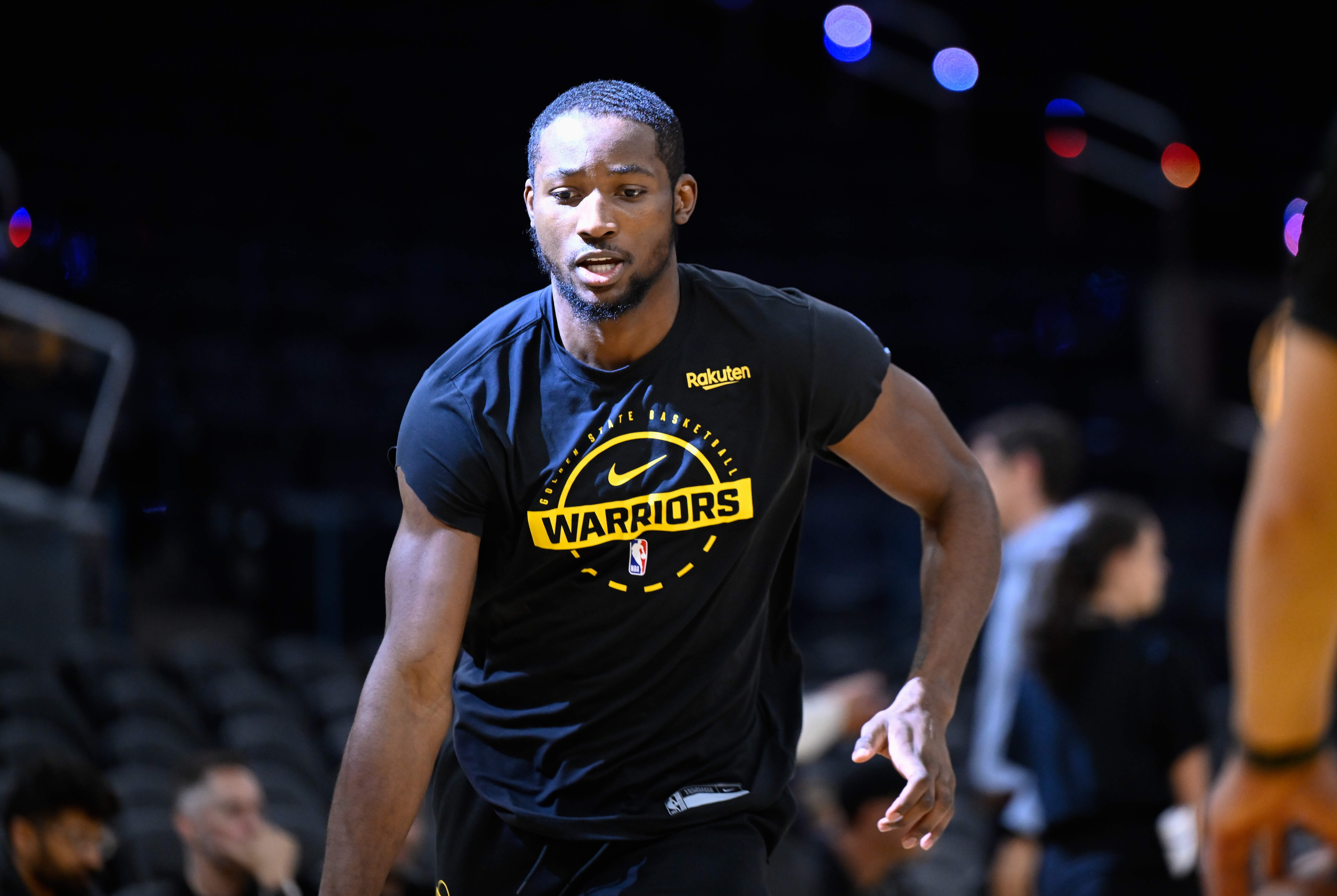 离队倒计时?库明加连续7场缺阵 进激活名单但赛前临时下背部酸痛